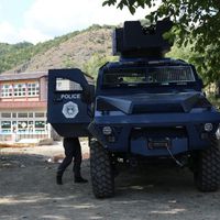 NATO trimite sute de soldați britanici...